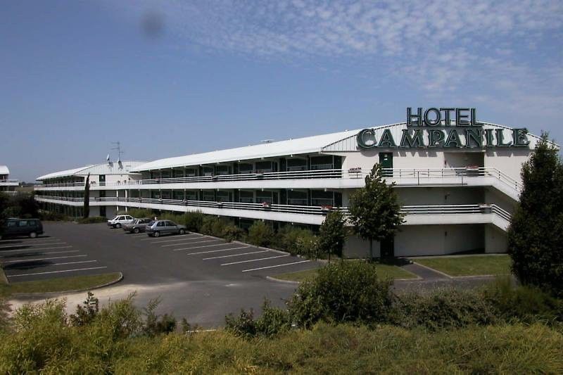Отель Campanile Poitiers - Site Du Futuroscope Чассенеуил-Ду-Поитоу Экстерьер фото